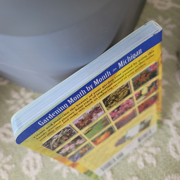 Gardening Month by Month in Michigan  Softcover Wood, Tim; Beck, Alison - Picture 4 of 5